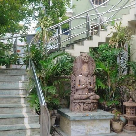 โรงแรม ซิตี้ พาเลส Brahmapur ภายนอก รูปภาพ