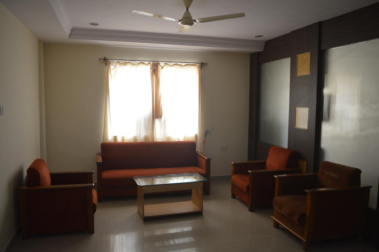โรงแรม ซิตี้ พาเลส Brahmapur ภายนอก รูปภาพ