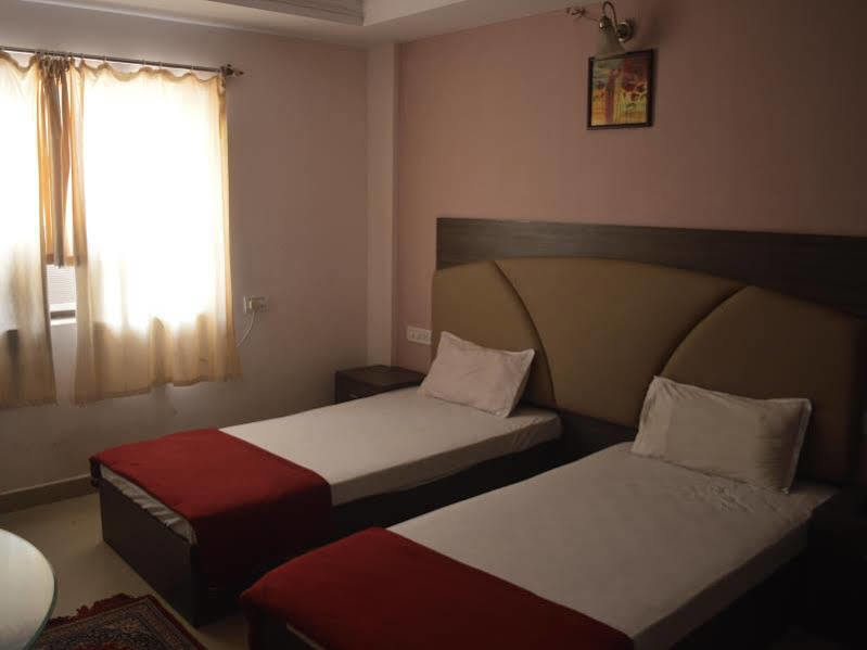 โรงแรม ซิตี้ พาเลส Brahmapur ภายนอก รูปภาพ